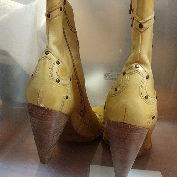 Lamb skin BCBG botts - Picture 3 of 6